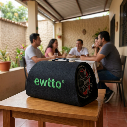Bocina EWTTO en una escena de reunión en casa